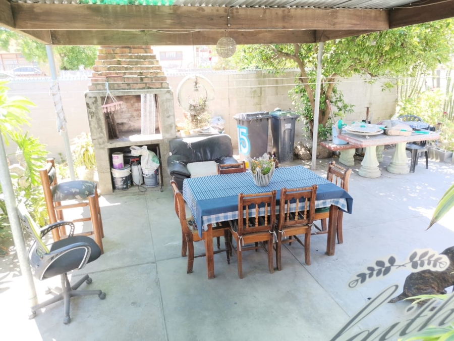 3 Bedroom Property for Sale in Peerless Park East Western Cape